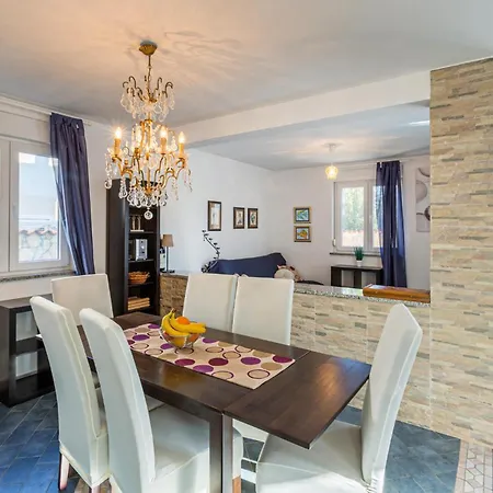 Stunning In Vodnjan With Kitchen Barbariga