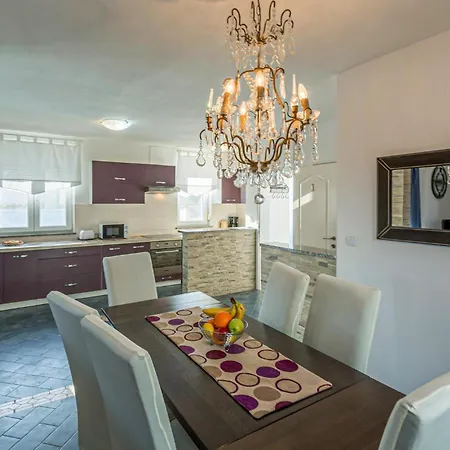 Stunning In Vodnjan With Kitchen * Barbariga