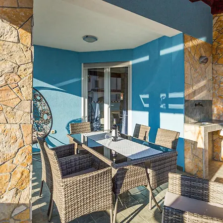 Stunning In Vodnjan With Kitchen Holiday home *